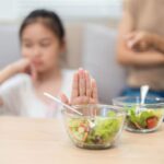 Emocje przy stole: jak przejść przez "niejadkostwo" bez walki