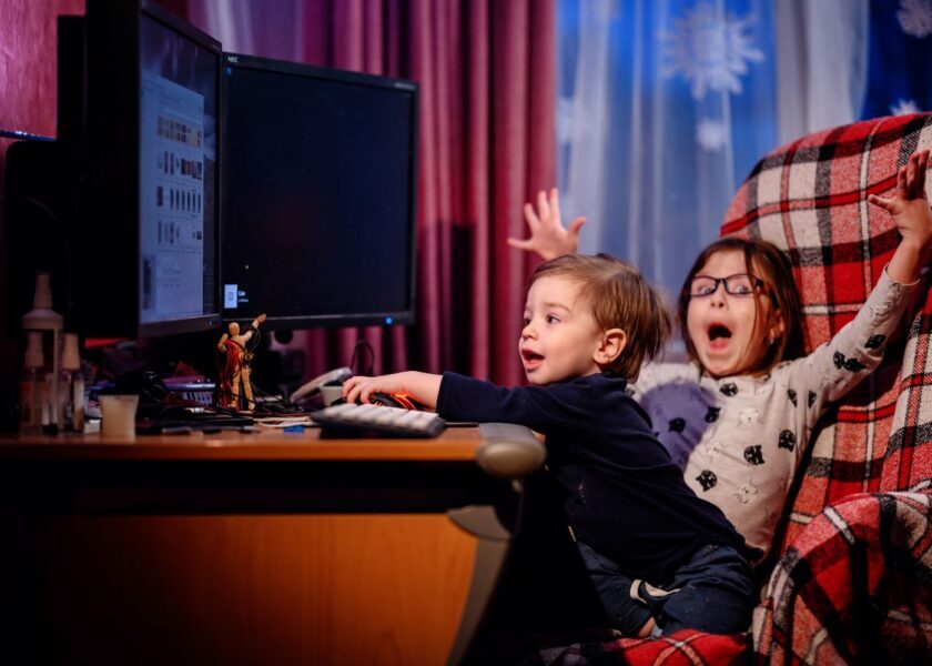 Ekrany bez dramatu: rodzinny plan mediów